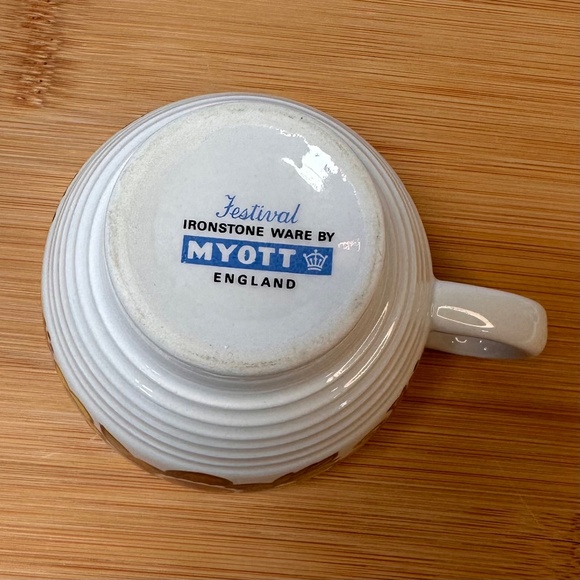 Set of 4 Myott “Festival” Ironstone Mugs • Retro 70s Floral England 🌼🍂✨ - Picture 4 of 8